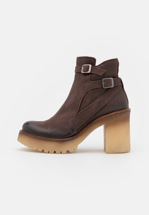 High heeled ankle boots - brown