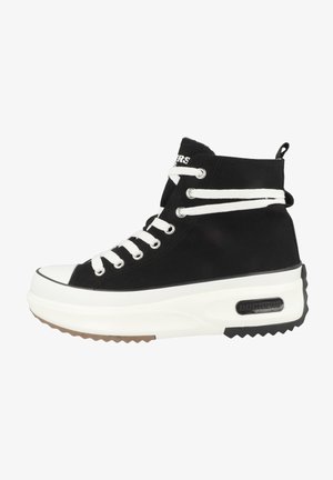 Zwarte hoge sneaker met witte veters en rubberen neus. Kenmerkt zich door een gestructureerde zool, gewatteerde kraag en logo-detail op de hak.