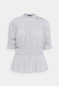 Lys grå kortærmet top med samlet tekstur, plisseret bodice, flæsekrave og elastisk talje til en peplum-stil.