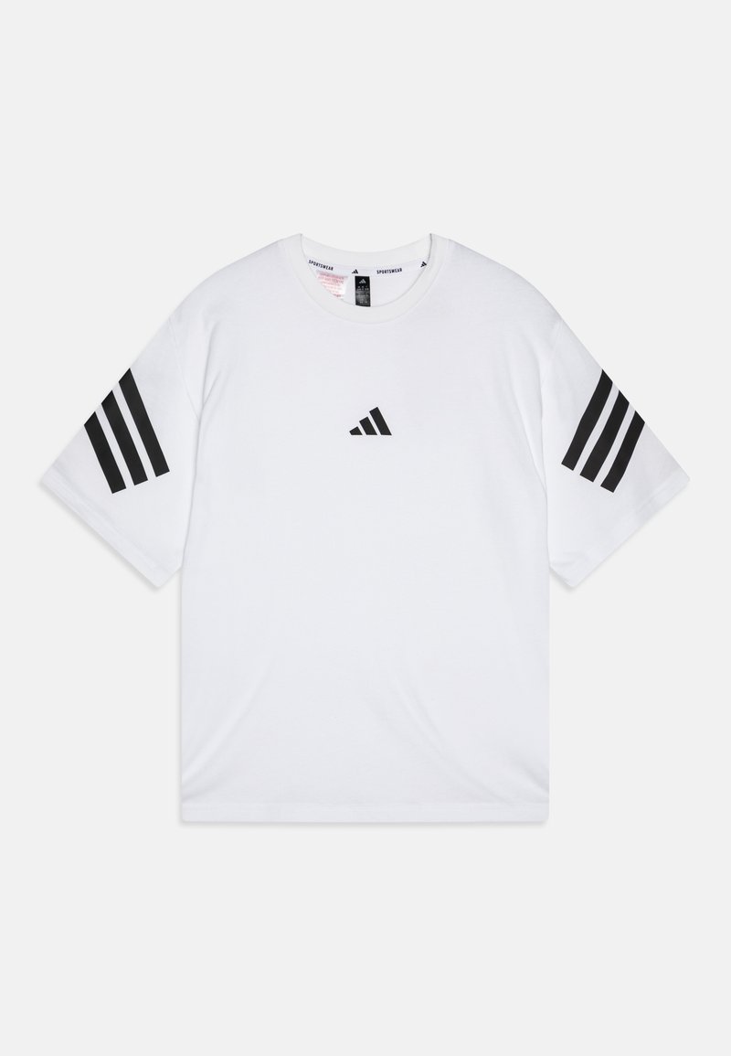 Camiseta de algodón blanca de manga corta, con tres rayas negras en cada manga y un pequeño logo negro en el pecho.