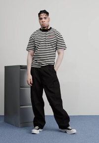 Carhartt WIP COLE PANT - Cargobukser - black rinsed