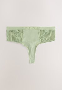 Šviesiai žalių spalvų stringai, pagaminti iš lygaus audinio su gėlių nėrinių akcentais šonuose, kurie sukuria subtilų tekstūros kontrastą.