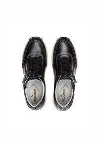 Zapatos de cuero negros con puntera redonda, cordones en la parte delantera y cremallera lateral. Presentan una superficie ligeramente texturizada y un forro interior gris.