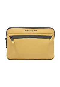 Gelbe Tasche aus synthetischem Material mit einer grauen Reißverschlusstasche. Verfügt über ein eingeprägtes Logo und eine glatte Oberfläche, rechteckige Form mit abgerundeten Ecken.