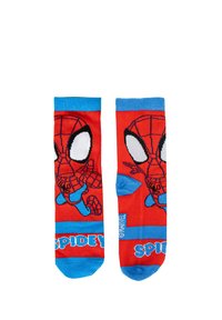 Calze rosse con un design di Spider-Man, dettagli blu sui polsini e sulla punta, con grandi occhi bianchi, contorni neri e testo in stile fumetto.