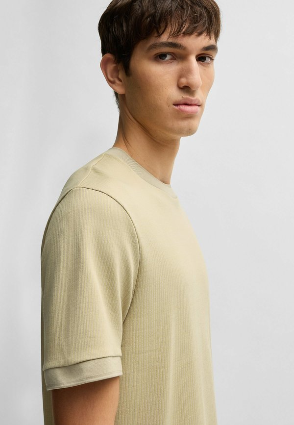 Basic T-shirt - light beige five4