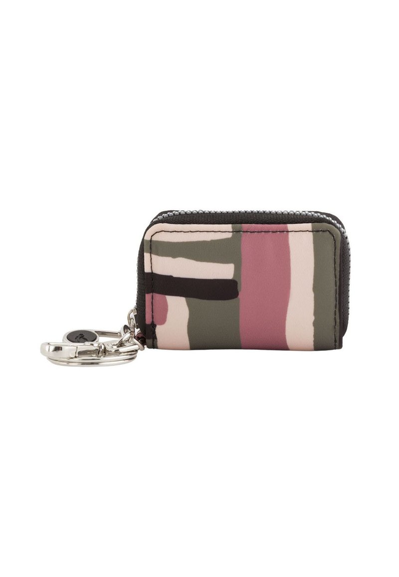 Cartera con textura y cremallera en rayas rosas, verdes y beiges; incluye un llavero de clasp de plata y acentos negros en contraste.