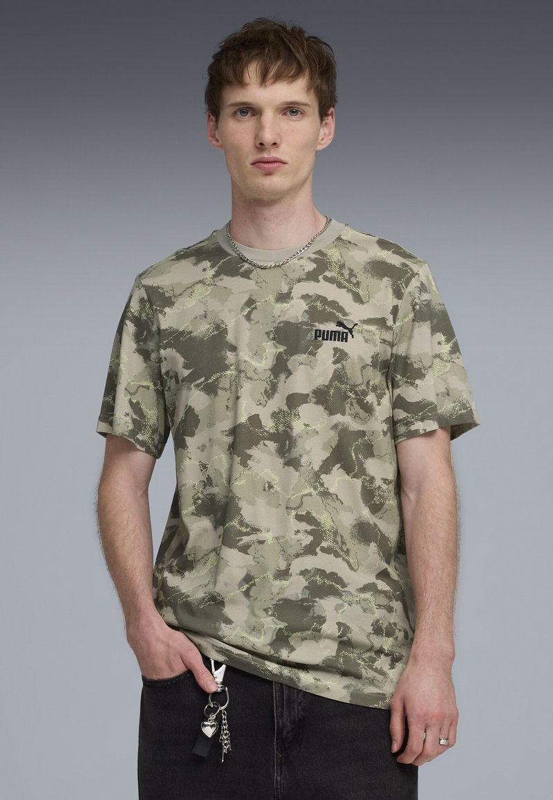 Puma CAMO BEDRUCKTES - Triko s potiskem - pebble gray