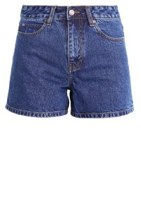 Pantalones cortos de mezclilla en azul oscuro con cintura alta, diseño de cinco bolsillos y costuras visibles. Cuenta con un cierre de botón y cremallera en la parte delantera.