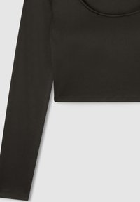 Czarny, długi rękaw, krótki top z gładkiego materiału, z okrągłym dekoltem i płaskimi szwami, oferujący dopasowany krój.