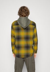 Redefined Rebel DALLAS SHIRT HOOD REGULAR FIT - Camisa - yellow