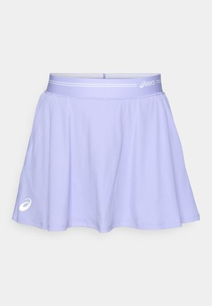 Gonna sportiva lilla realizzata in tessuto elastico. Presenta una vita ampia con un accento bianco e un logo in basso a sinistra.