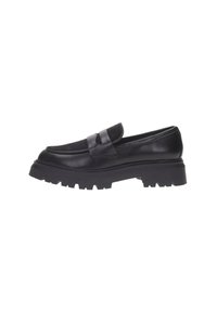 Mocasines de cuero negro con puntera redondeada, una banda frontal texturizada y una suela de goma gruesa y estriada. Diseño elegante y acentos minimalistas.
