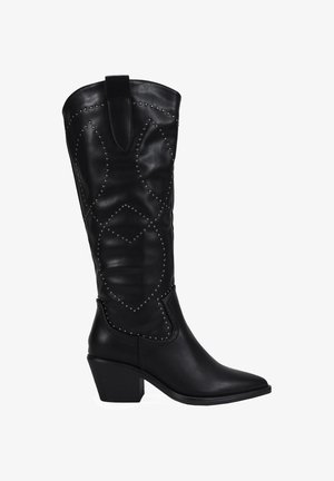 Bottes noires en cuir montantes avec des accents de clous métalliques et un bout pointu. Dotées d'une languette en haut et d'un talon épais.