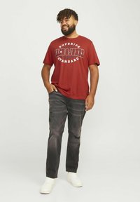 Jack & Jones JJELOGO - T-Shirt print - red ochre