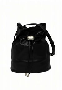 Zwarte leren emmertas met een trekkoordsluiting, een gladde textuur, een afgeronde basis en een zilveren metalen accenten aan de voorkant.