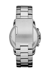 Montre en acier inoxydable argentée avec un bracelet poli, présentant un fond de boîtier en métal brossé et le nom de la marque "Fossil" gravé.