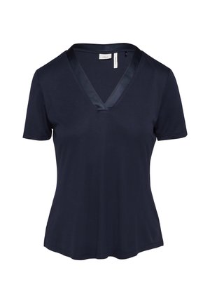 Haut bleu marine à manches courtes et col en V en tissu doux, avec une finition satinée le long de l'encolure et un ourlet légèrement évasé.