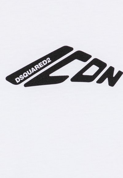 Biała bawełniana tkanina z wyraźnym czarnym graficznym logo, które brzmi "DSQUARED2 ICON", z ostrymi kątowymi kształtami i nowoczesną typografią.