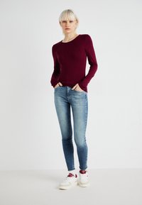 Gina Tricot SOFT TOUCH CREW NECK TOP - Hosszú ujjú felső - zinfandel