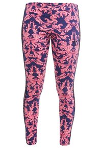Růžové a námořnické legíny s propracovaným květinovým vzorem; vyrobené z elastického materiálu; mají úzk ý střih a boční akcenty.