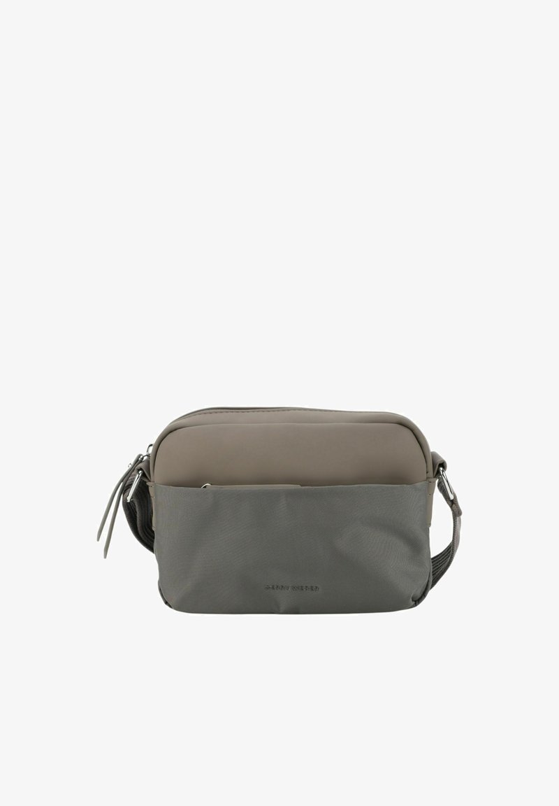 Sac à bandoulière gris fabriqué à partir de matériaux texturés avec une section supérieure lisse, présentant des zips et une sangle ajustable pour un transport facile.