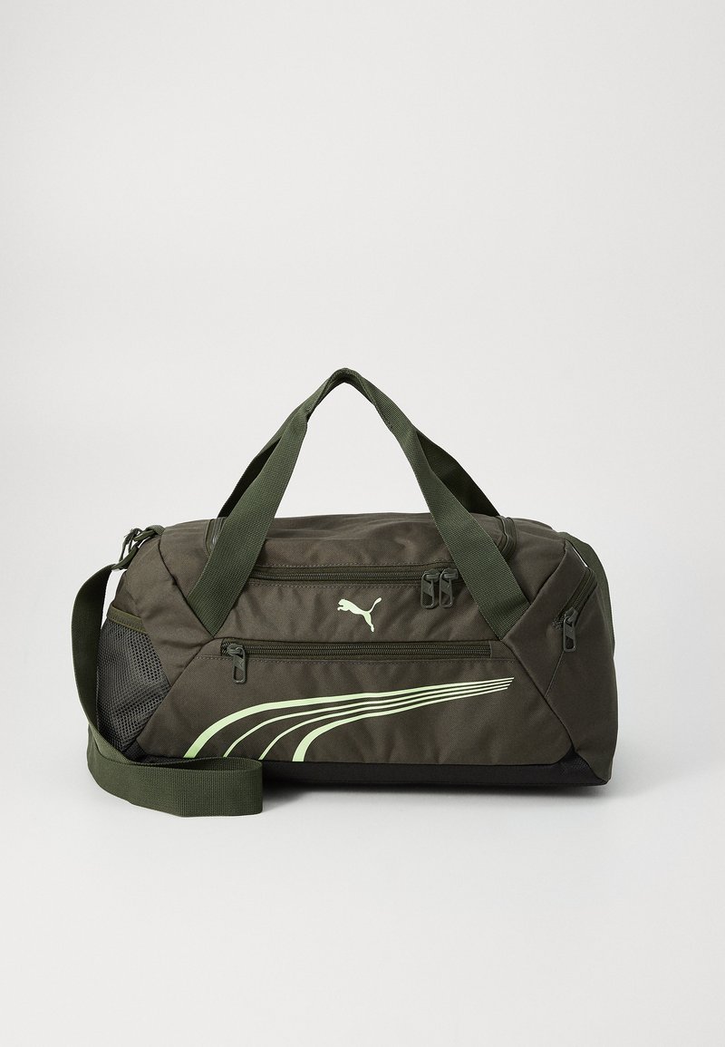 Sports duffelbag i mørk olivengrønn med justerbar grønn stropp, to glidelåslommer, meshpanel og lysegrønn logo med striper.
