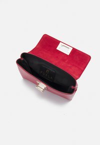 Furla MINI CROSSBODY TOP HANDLE - Kabelka - mars