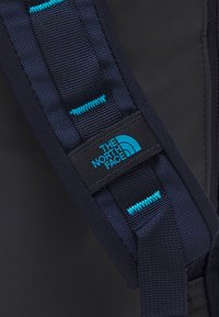 The North Face BASE CAMP VOYAGER DUFFEL 32L UNISEX - Mala de fim de semana - aviator navy/meridianblue
