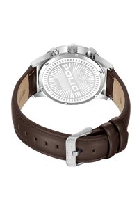 Orologio con cinturino in pelle marrone, cassa metallica argentata, quadrante bianco con logo "POLICE", motivo testurizzato e accenti metallici argentati.