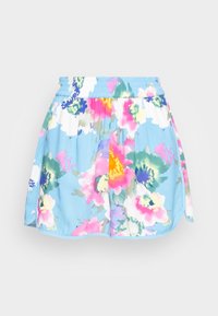 Vaaleansininen kukkaprintillinen shortsit, joissa on eloisia pinkkejä, keltaisia ja vihreitä kukkia, joustava vyötärö ja sivuhalkiot mukavuutta varten.