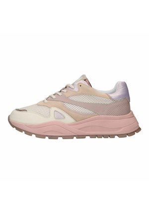 Baskets épaisses beige et rose avec des panneaux en mesh et en daim, semelle épaisse en caoutchouc et fermeture à lacets, vues de côté extérieur.