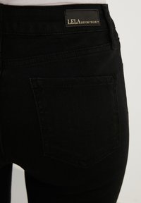 LELA Uske traperice - black black