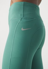 Nike Performance FAST - Tekaške pajkice - bicoastal