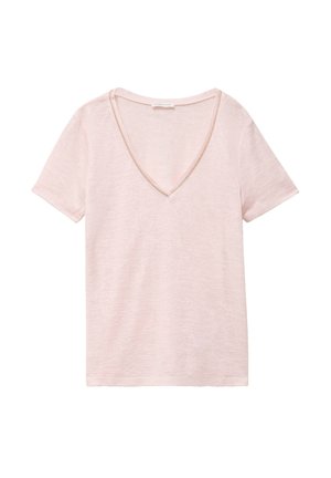 Camiseta de manga corta de color rosa claro con cuello en V, textura jaspeada sutil y borde beige en el escote, mostrada sobre un fondo blanco.
