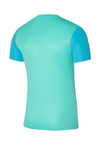 T-shirt sportivo turchese con maniche corte, realizzato in tessuto traspirante. Presenta una texture liscia e un collo rotondo.