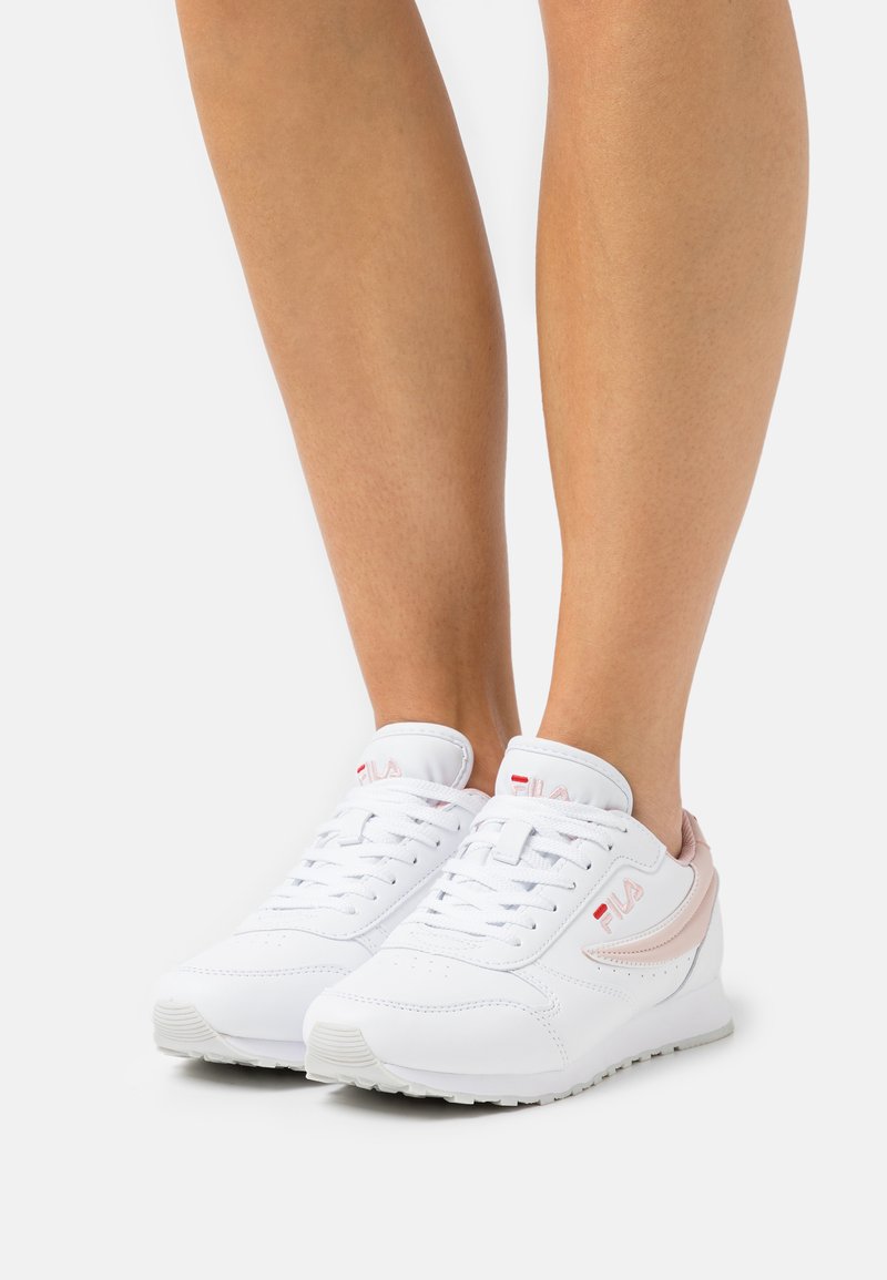 Fila ORBIT - Sapatilhas - white/peach whip