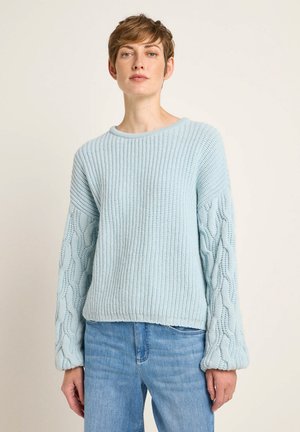 MIT ZOPFMUSTER  - Strickpullover - clear sky