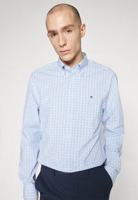 VTG 00S TOMMY HILFIGER NAVY BLUE WHITE CHECK LONG-SLEEVED SHIRT MEDIUM 43