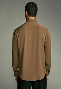 Next Ing - neutral brown