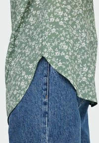 ONLVIC - Blouse - green white