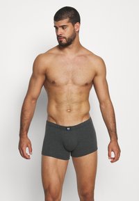 Donkergrijze boxershorts van een katoenmix, met een strakke pasvorm en een elastische band met een merketiket aan de voorkant.