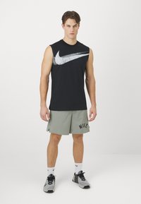 Nike Performance TEE - Μπλούζα - black