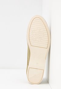 Apple of Eden Chaussures à lacets - khaki