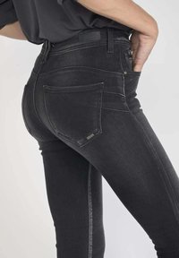 Le Temps Des Cerises Slim fit jeans - noir