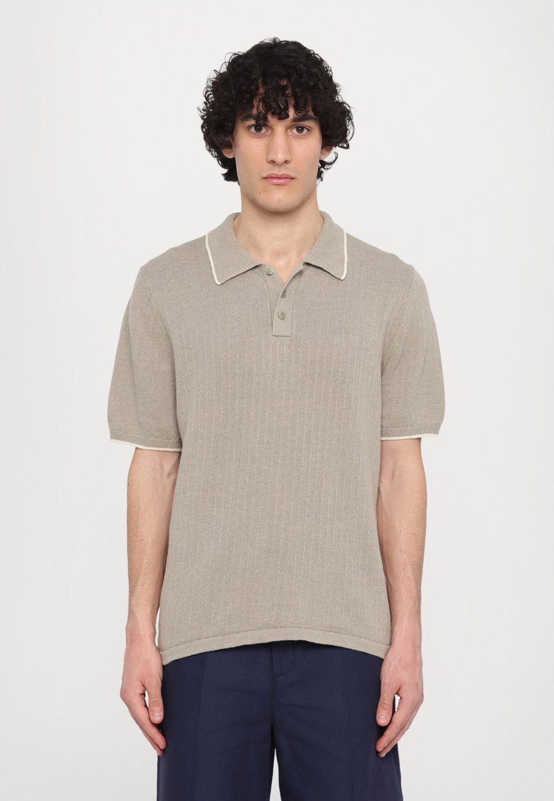 Filippa K - Polo - moss grey, Ampliar