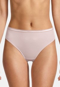Hellrosa Hipster-Unterwäsche aus weichem Material, mit einem glatten Bund und minimalen Nähten für Komfort und einen nahtlosen Look.