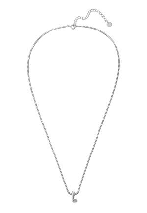 Silberne Kettenhalskette mit einem einfachen "L"-Anhänger. Die Kette ist schlank und zart, mit einem verstellbaren Verschluss und Erweiterungslinks.