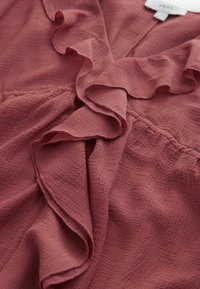 Thumbnail Image 8