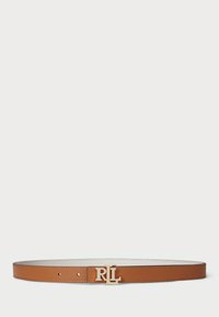 Hnědý kožený pásek s hladkým povrchem, štíhlým designem a zlatým logo s RL uprostřed. Obsahuje sedm děr pro nastavení.
